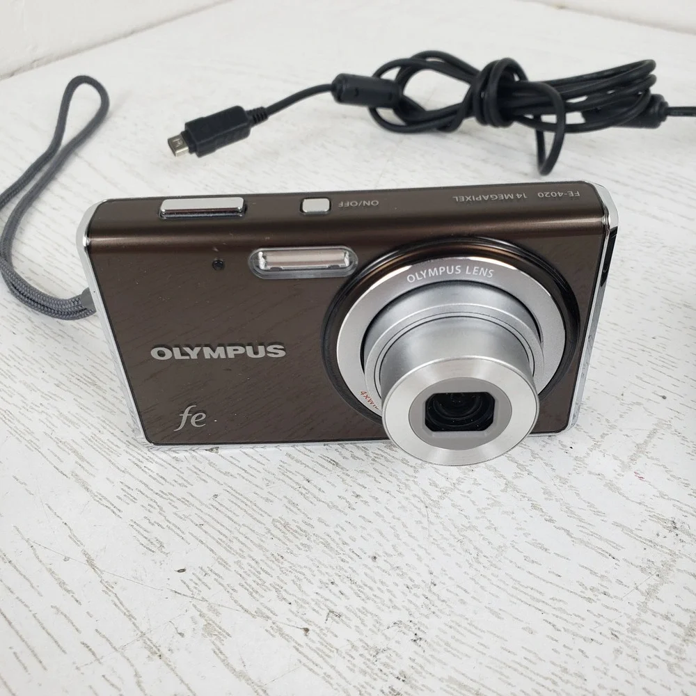 Olympus FE-4020 Digital Camera 14MP 4x Wide Zoom Brown with Case and Charger